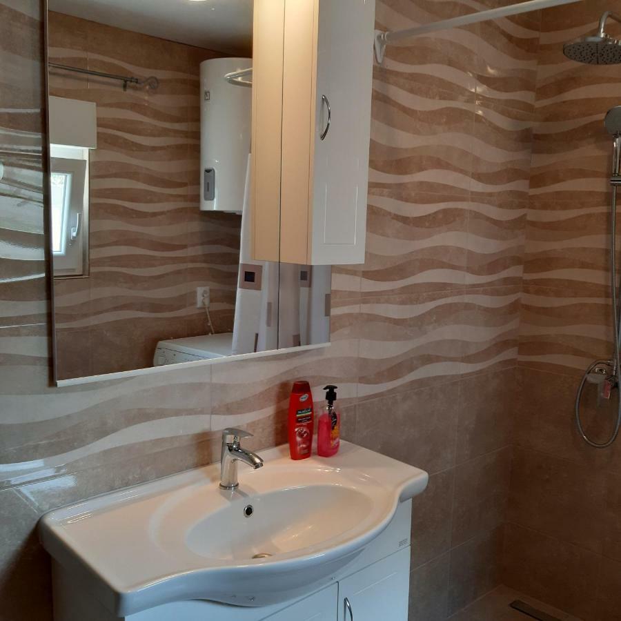 Apartment "Mislav" Gornji Karin Ngoại thất bức ảnh